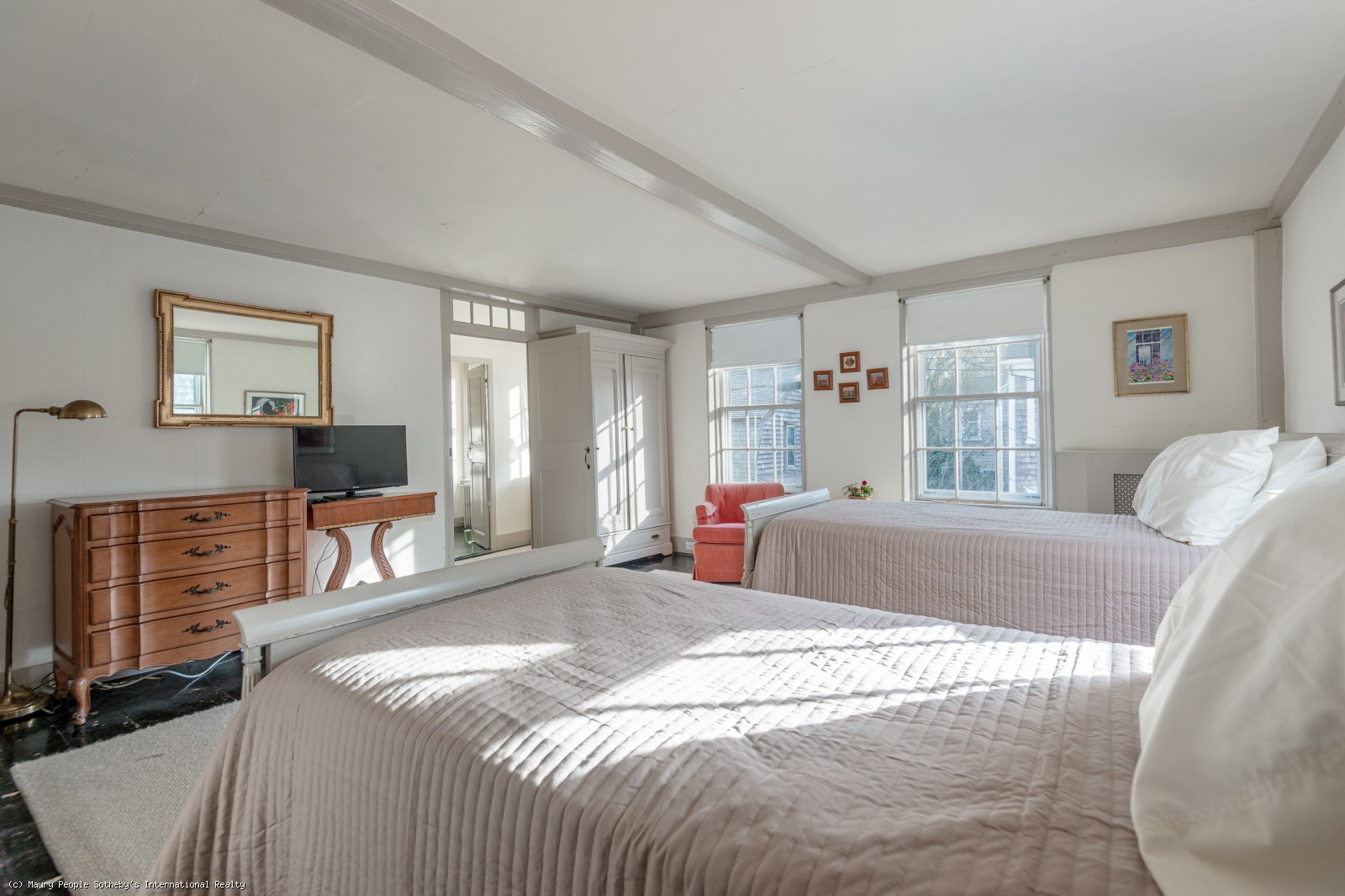 Oversized front-facing bedroom with two twin beds