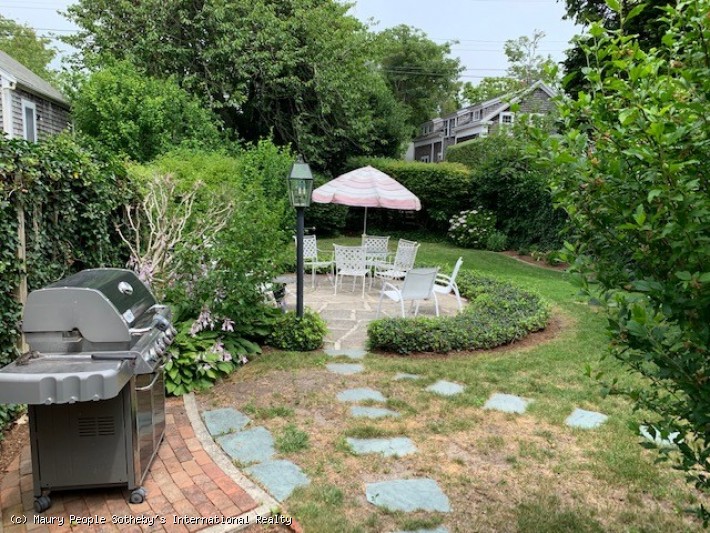 Garden with BBQ grill