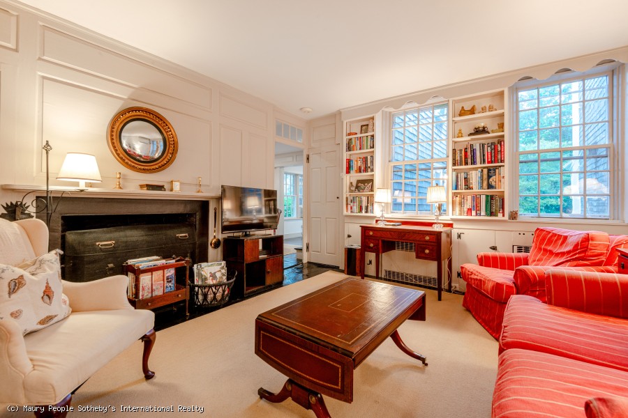 Living room with fireplace